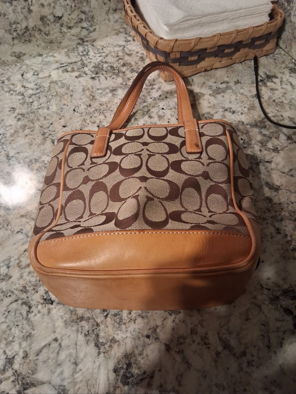 🦋Coach Tote If You Buy This Bag"🦋 You Get To Pick One Of The 2 Items Free🦋 - Picture 9 of 11